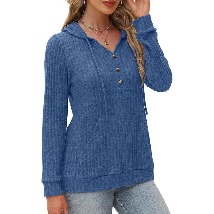 Sweat à capuche confortable pour femmes avec patte de boutonnage et poches latérales Chic & Stil