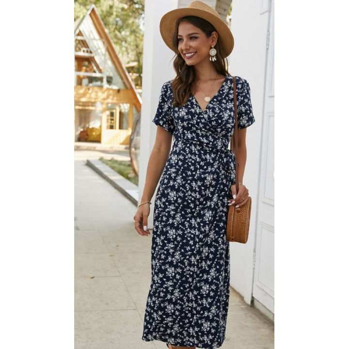 Robe Maxi Femme avec Design Floral en Enveloppement et Fermeture Élégante au Niveau de la Poitrine Chic & Stil