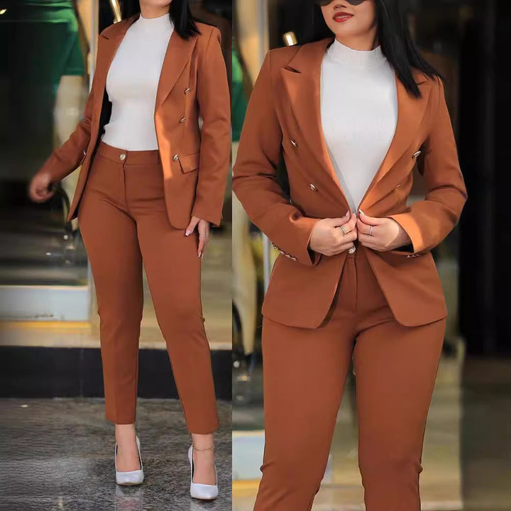 Ladies elegant and stylish business suit with double-breasted and fitted cut Lune London