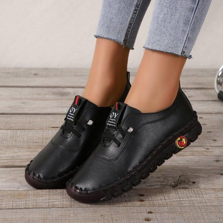 Comfortable leisure shoes for women with non-slip sole and breathable upper material Lune London