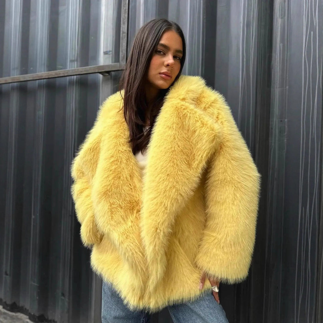 Ladies Elegant Faux Fur Jacket with Soft Lining and Chic Voluminous Cut