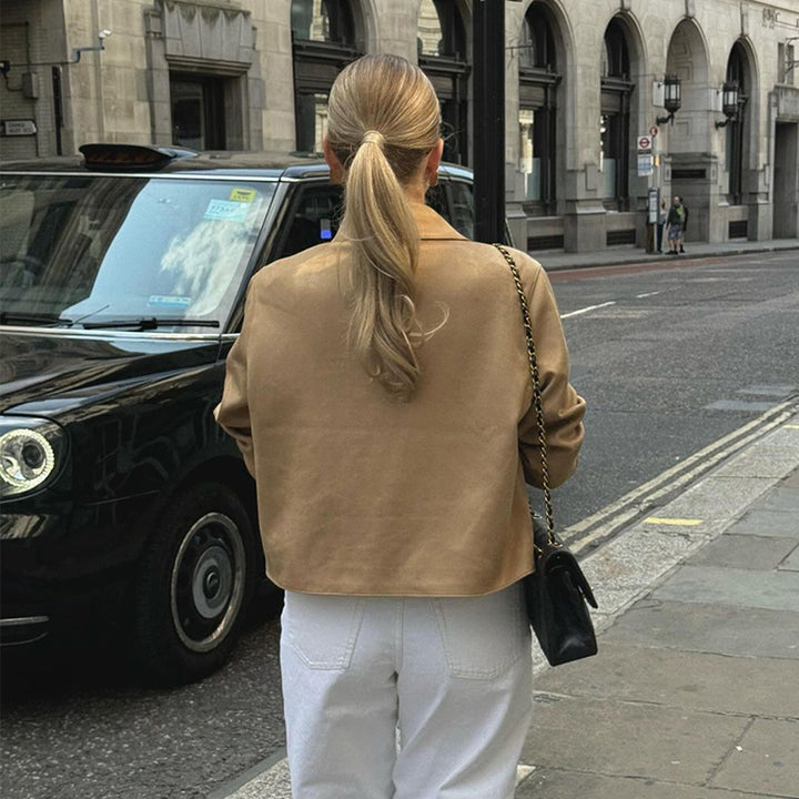 Short women’s jacket in high-quality faux suede with classic buttons and practical pockets Lune London