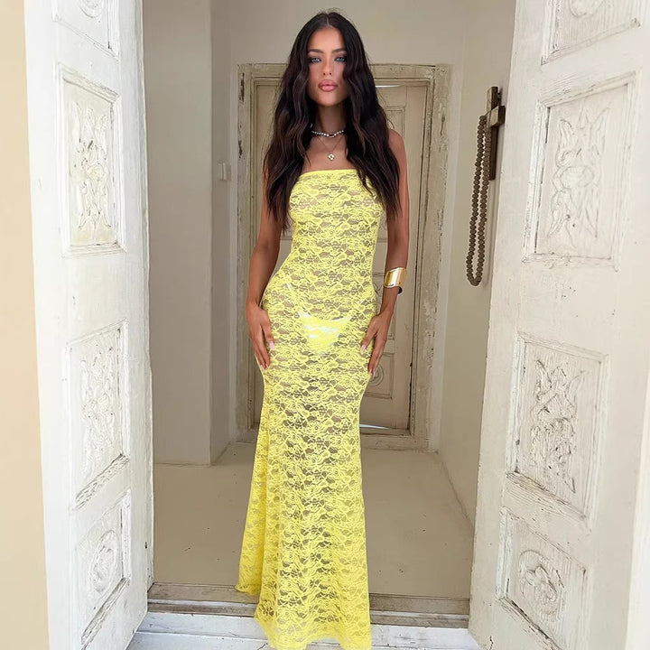 Elegant lace maxi dress for women with strapless design and fitted cut Chic & Stil