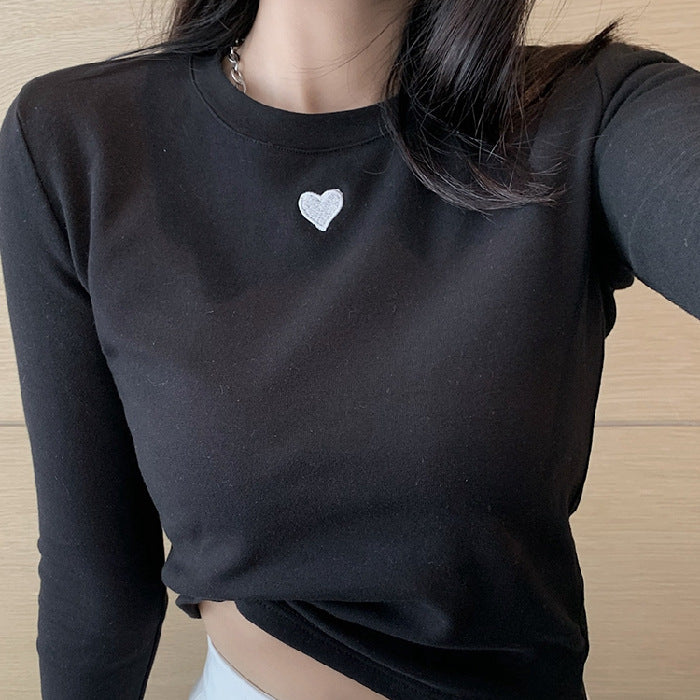 Women’s long-sleeved basic t-shirt with fashionable heart detail Chic & Stil