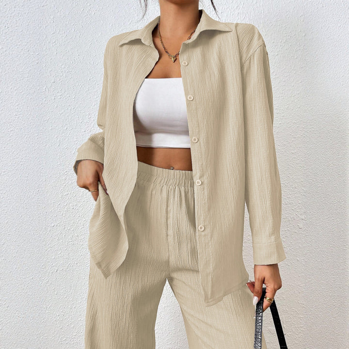 Casual women's set with fitted top and loose pants Lune London