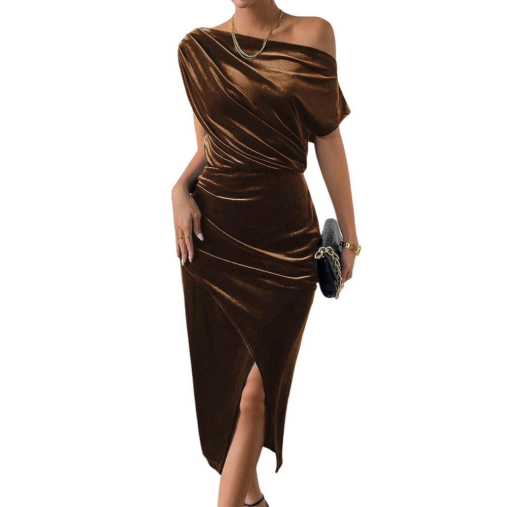 Elegant Maxi Dress for Women with Bardot Design and Luxurious Velvet Chic & Stil