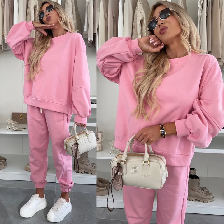 Ladies comfortable tracksuit made of high-quality cotton blend with drawstring and loose fit Lune London
