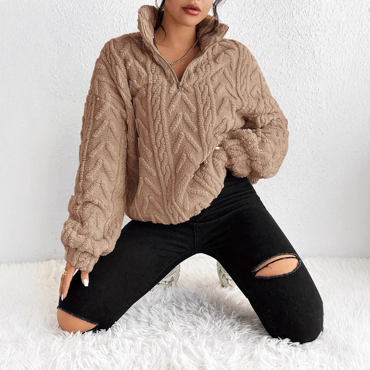 Ladies oversized plush pullover with zipper and ribbed structure Lune London
