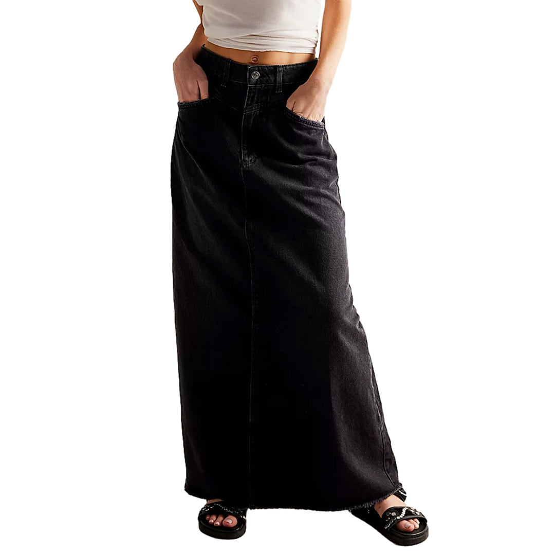 Women's maxiskirt made of black denim with side pockets and casual cut Lune London