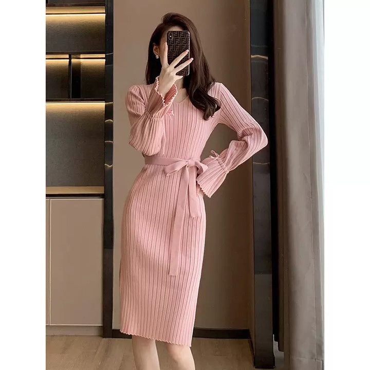Robe en tricot pour femmes avec un élégant cintrage à la taille et une structure à côtes Chic & Stil