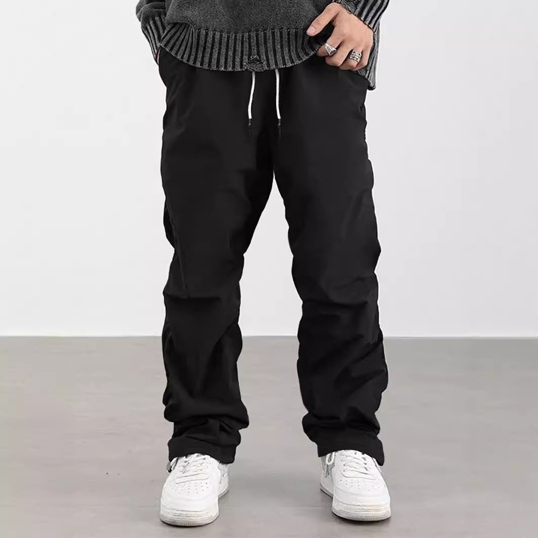 Casual cargo pants for men with elastic waist and practical pockets Lune London