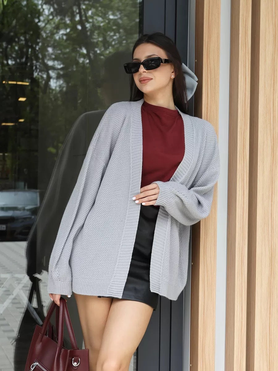 Cardigan décontracté pour femmes avec une coupe ample et des manches profondes Chic & Stil