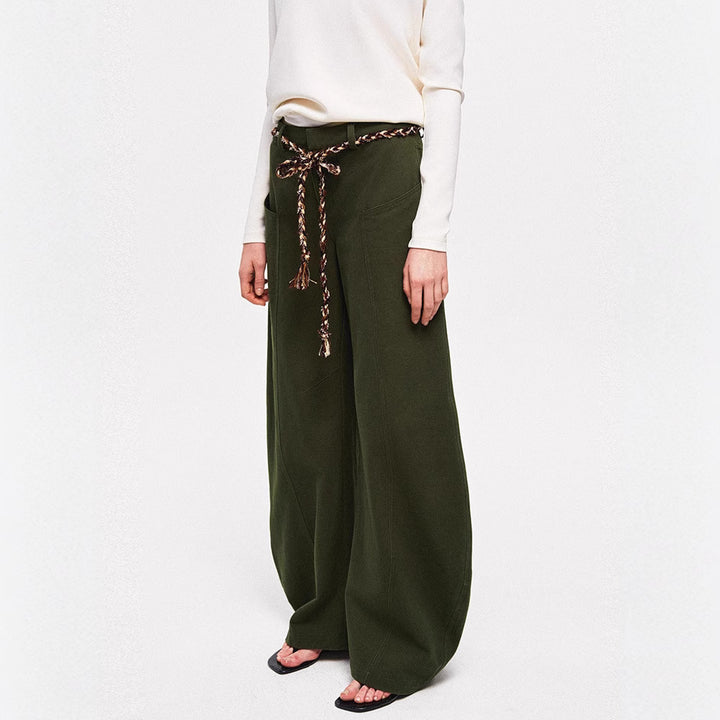 Pantalons Chino Amples pour Femmes avec Design Élégant et Ceinture Tressée Chic & Stil