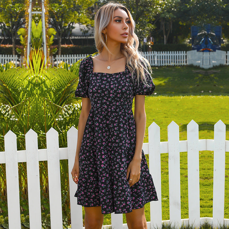 Robe florale rétro pour femmes avec larges manches bouffantes et jupe volumineuse Chic & Stil