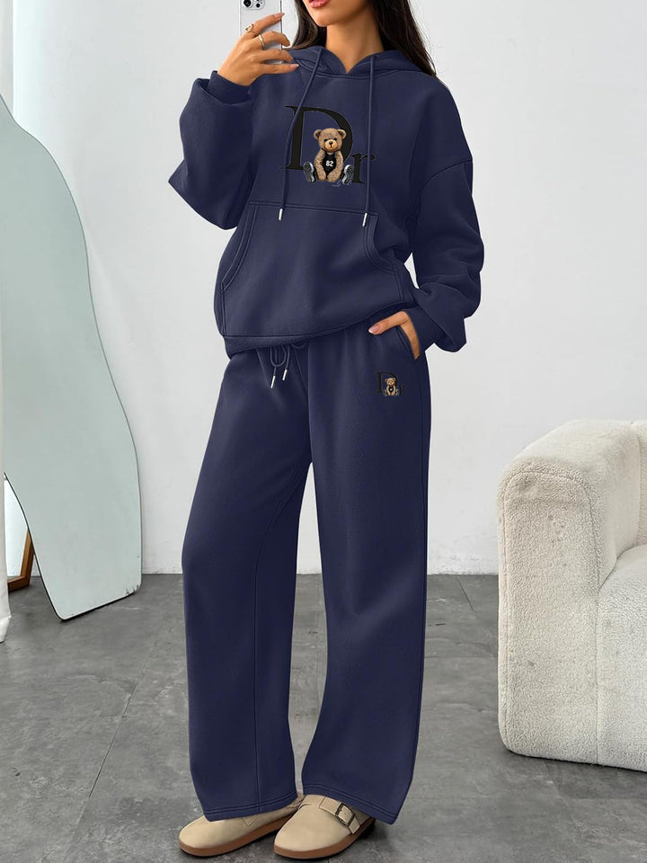 Women's casual hoodie suit with a charming bear motif and comfortable fit Chic & Stil