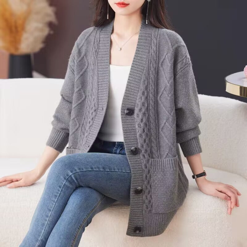 Ladies comfortable pullover with large cable pattern Lune London