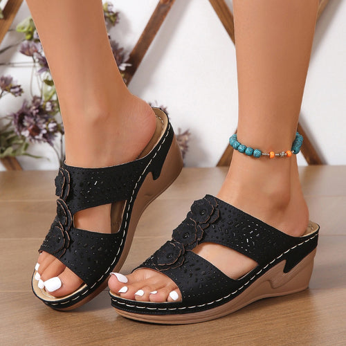 Comfortable sandals for women with trendy floral appliqués Lune London