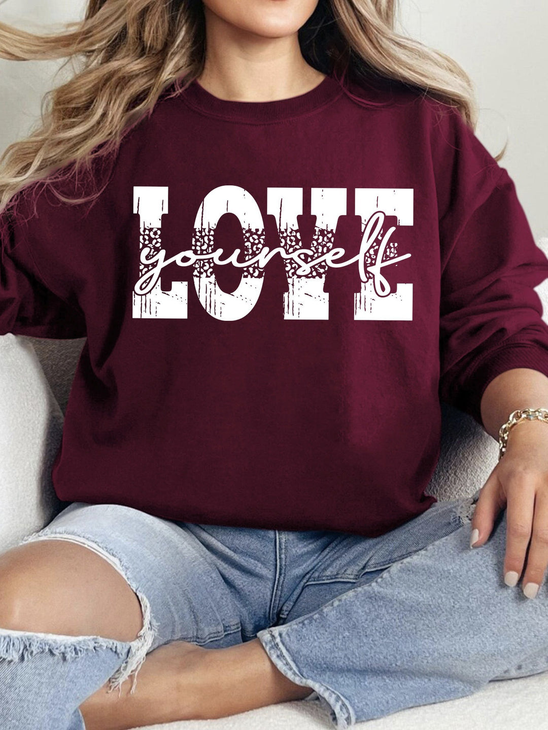 Sweat-shirt pour femmes avec une lettrage LOVE créatif et une coupe décontractée Chic & Stil