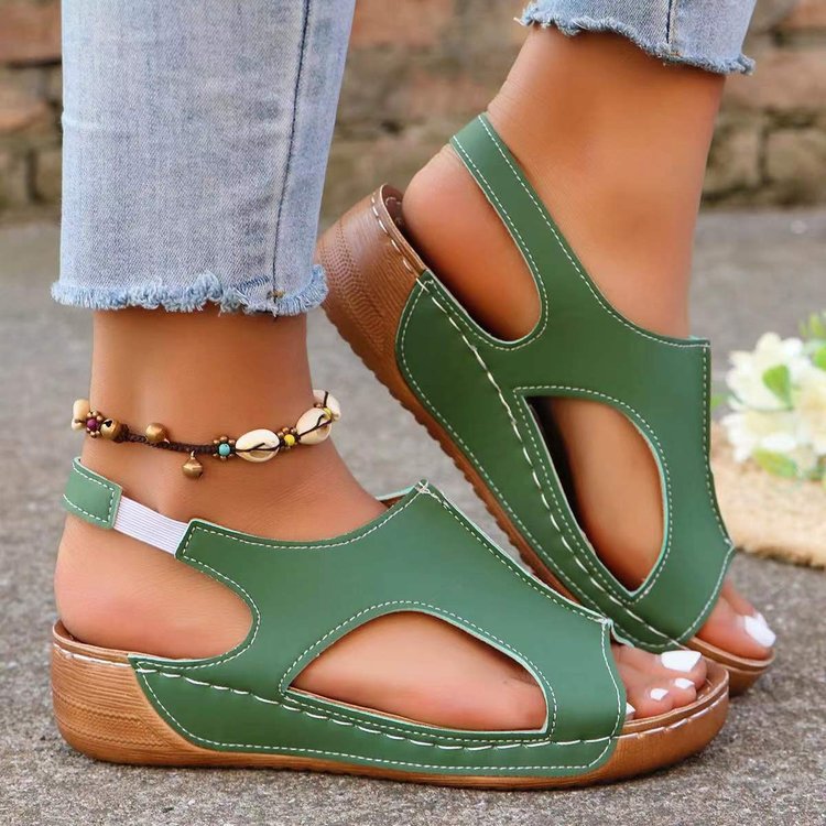 Comfortable sandals for women with adjustable strap design and anatomical sole Lune London