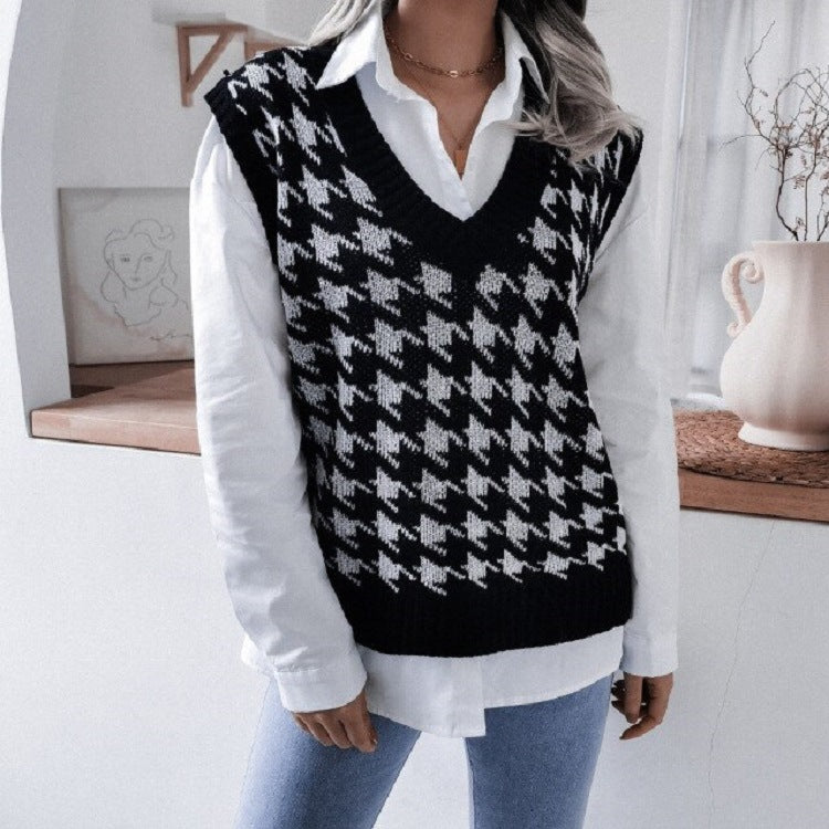 Lune London Women's Knit Vest with a Modern Herringbone Pattern