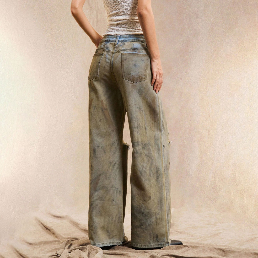 Wide jeans for women with trendy destroyed details and a relaxed chic cut and style