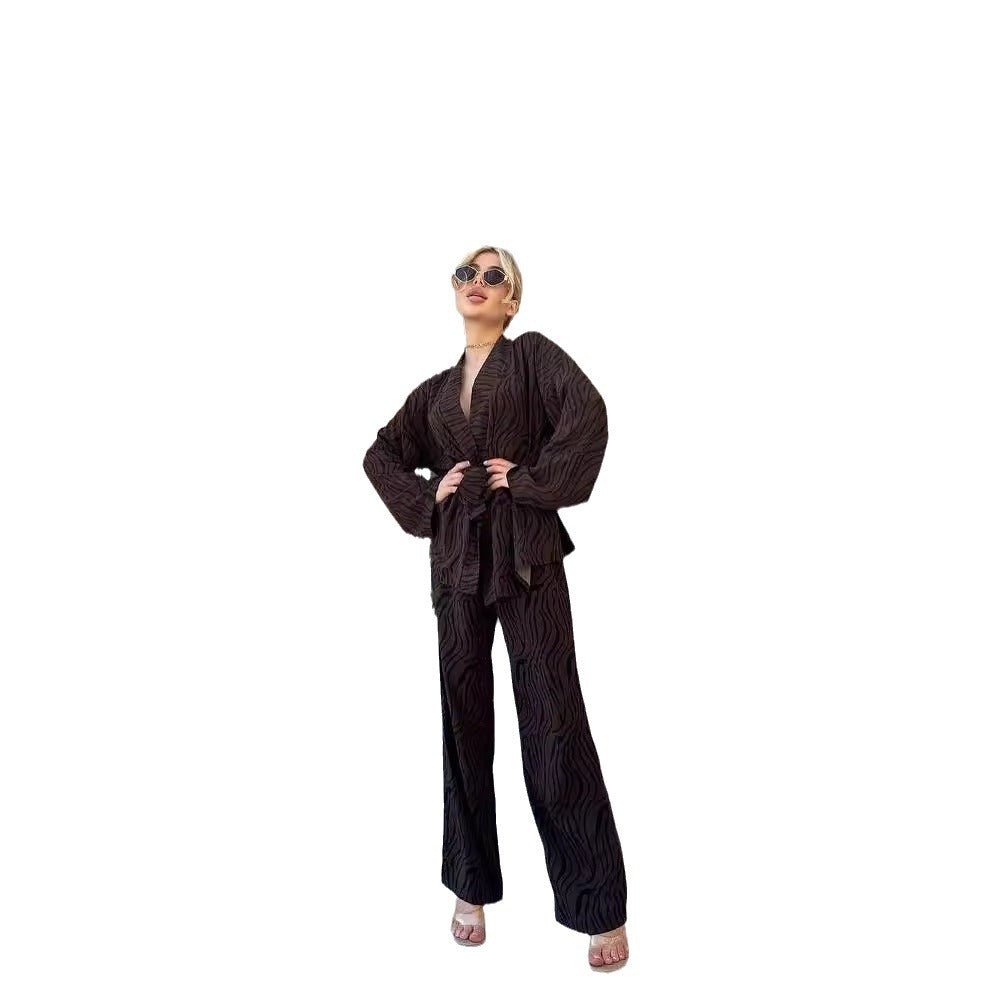 Women's set composed of a lightweight blazer and wide-leg pants with a floral design Lune London