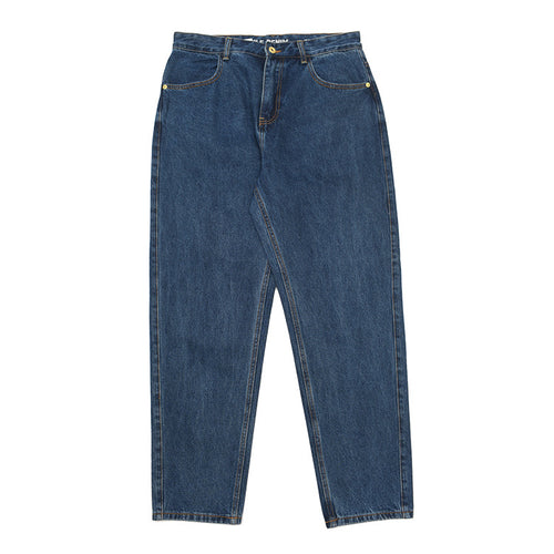 High-waisted women's jeans in vintage style with straight leg and practical pocket design Lune London