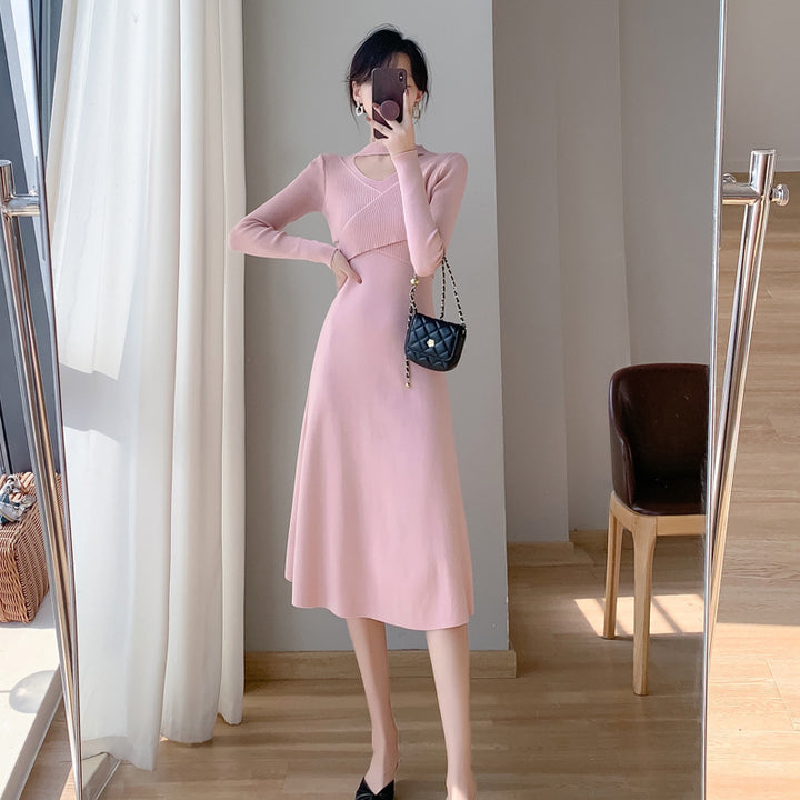 Robe tricotée pour femmes avec zone d'épaule ouverte et élégant décolleté en V Chic & Stil