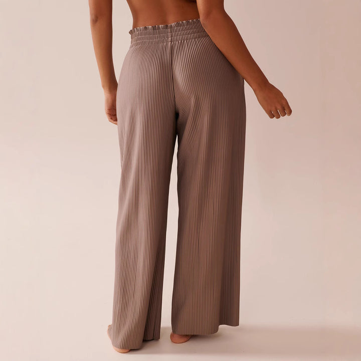Wide pleated pants for women with elastic waistband and side pockets Lune London