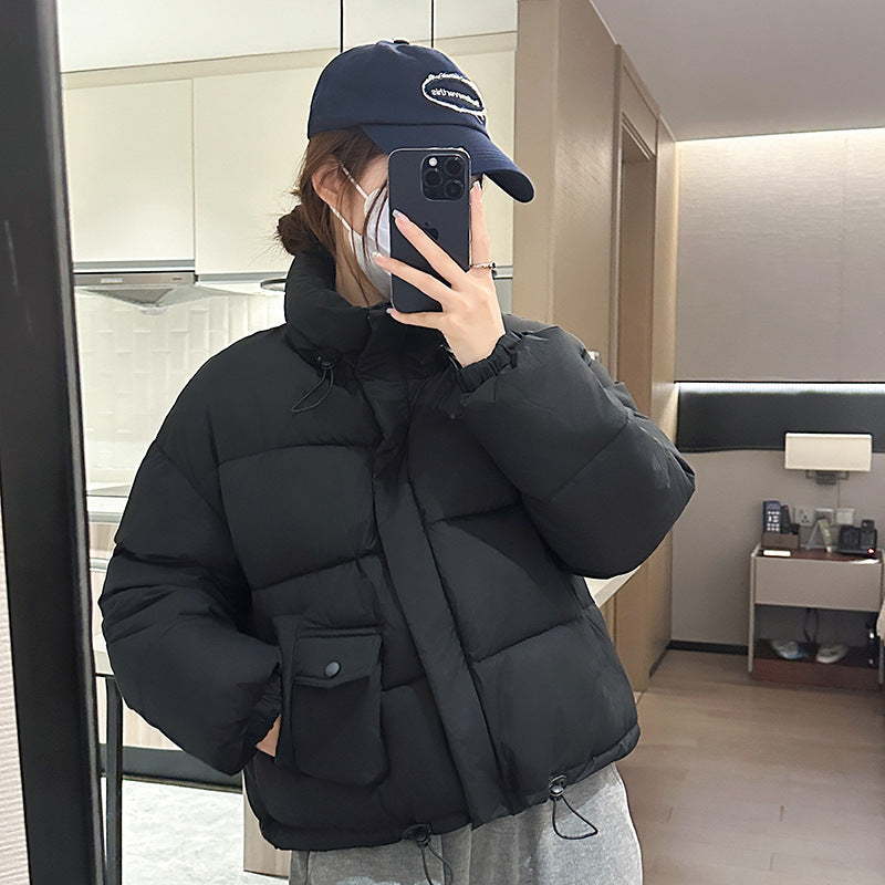 Trendy short women's jacket with insulating filling and practical pockets