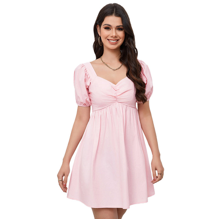 Robe décontractée pour femmes avec des manches bouffantes et un élégant ruissellement Chic & Stil