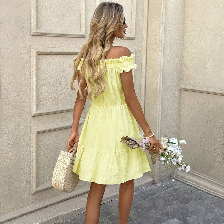 Robe d'été courte pour femmes avec un ourlet à volants amusant et un design sans épaules Chic & Stil