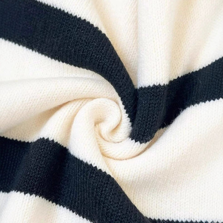 Pull en tricot pour femmes avec un élégant décolleté en V et un motif rayé moderne Lune London