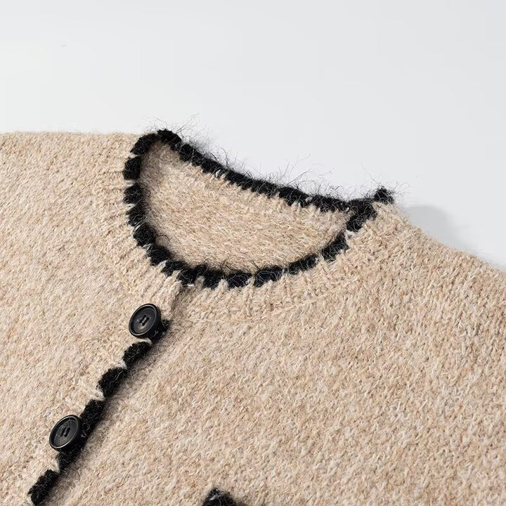 Cardigan pour femmes avec poches plaquées et détails contrastés Chic & Stil