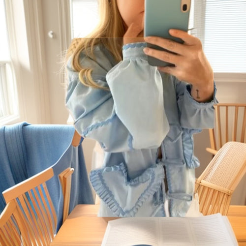 Blouse ludique pour femmes avec applications en forme de cœur et détails froncés Chic & Stil