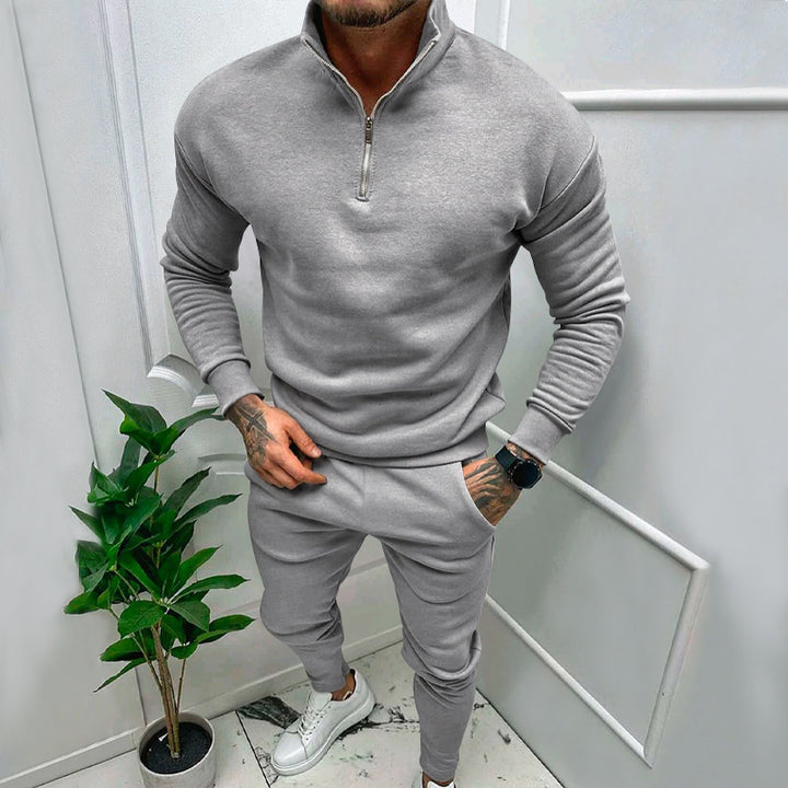 Sporty fleece pullover for men with short zipper and trendy fit Lune London