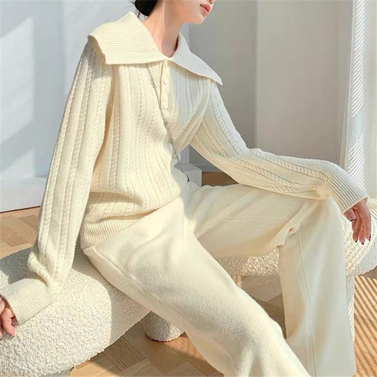 Pull tricoté pour femme avec col large et patte de boutonnage Chic & Stil