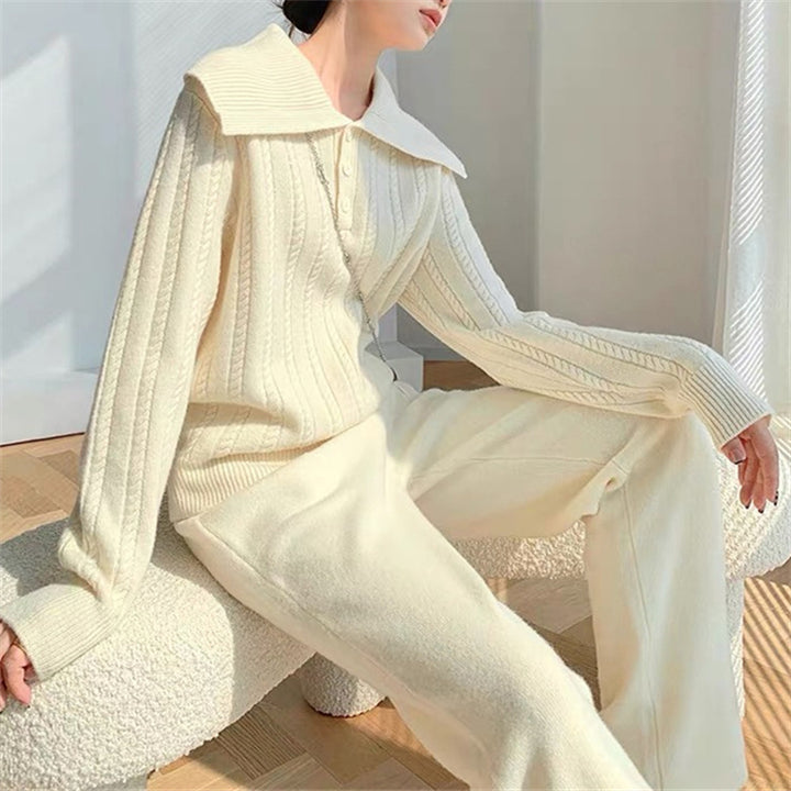 Pull tricoté pour femme avec col large et patte de boutonnage Chic & Stil