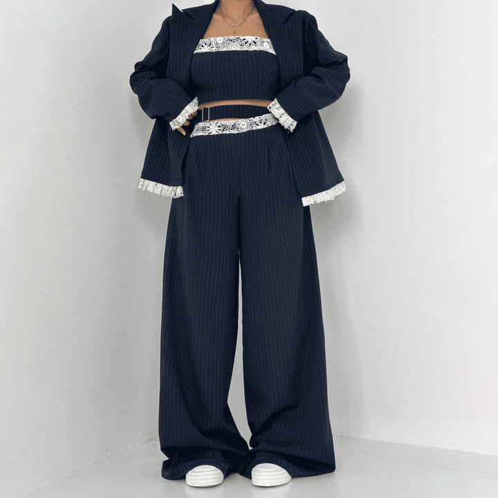 Ladies Elegant two-piece set with lace accents Lune London