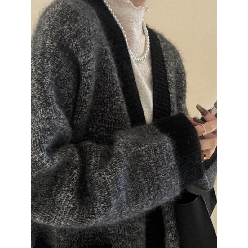 D cardigan confortable pour femmes avec un profond col en V et de grandes poches