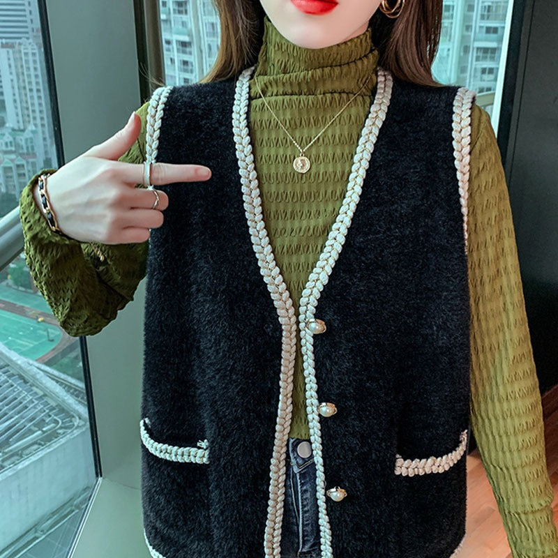 Knitted cardigan for women with decorative buttons Lune London