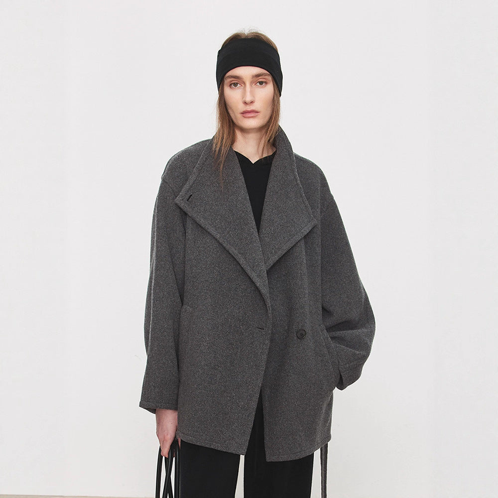 Manteau élégant pour femmes en taille surdimensionnée avec ceinture à nouer Chic & Stil