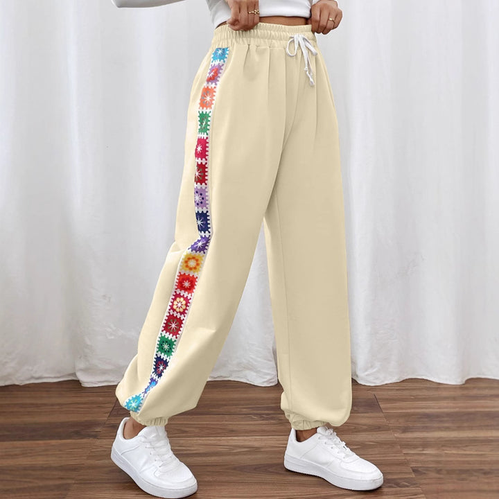 Leisure pants for women with a colorful floral pattern and an elastic waistband Lune London
