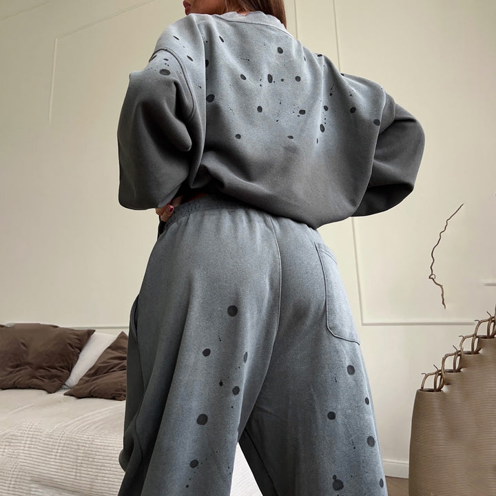 Oversized sweatshirt for women with graphic artistic pattern and casual fit Lune London