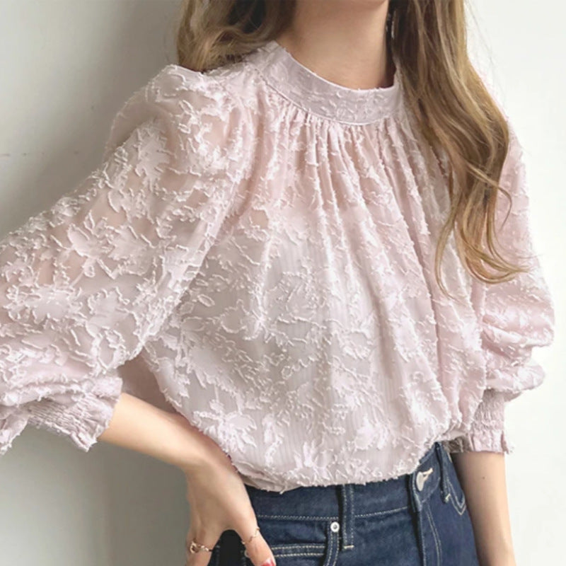 Femme blouse élégante avec des bouquets de fleurs et des manches volumineuses Chic & Stil