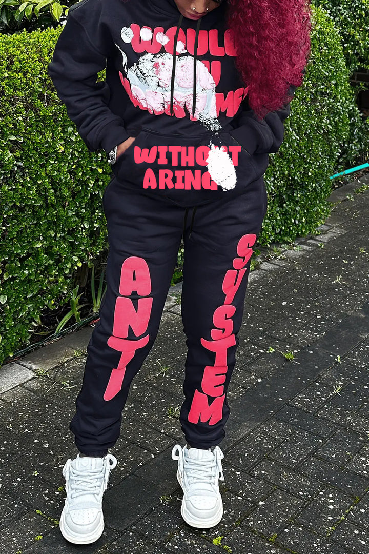 Sporty women's sweatpants and hoodie set with catchy logo Lune London