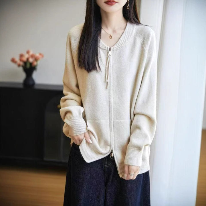 Veste en tricot confortable pour femmes avec fermeture éclair haute et poches latérales généreuses Chic & Stil