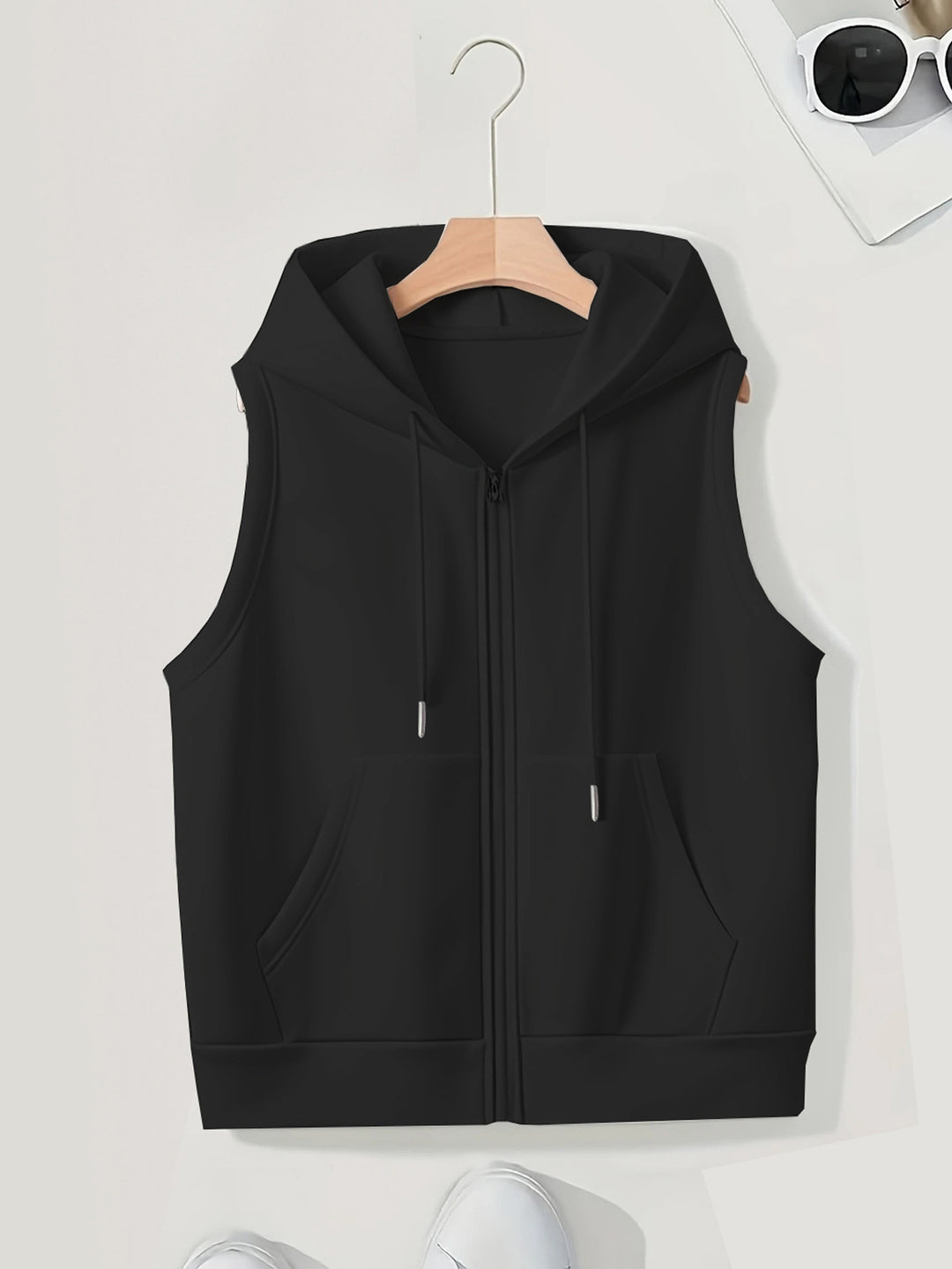Sporty hooded jacket for women with zipper and practical pockets Lune London