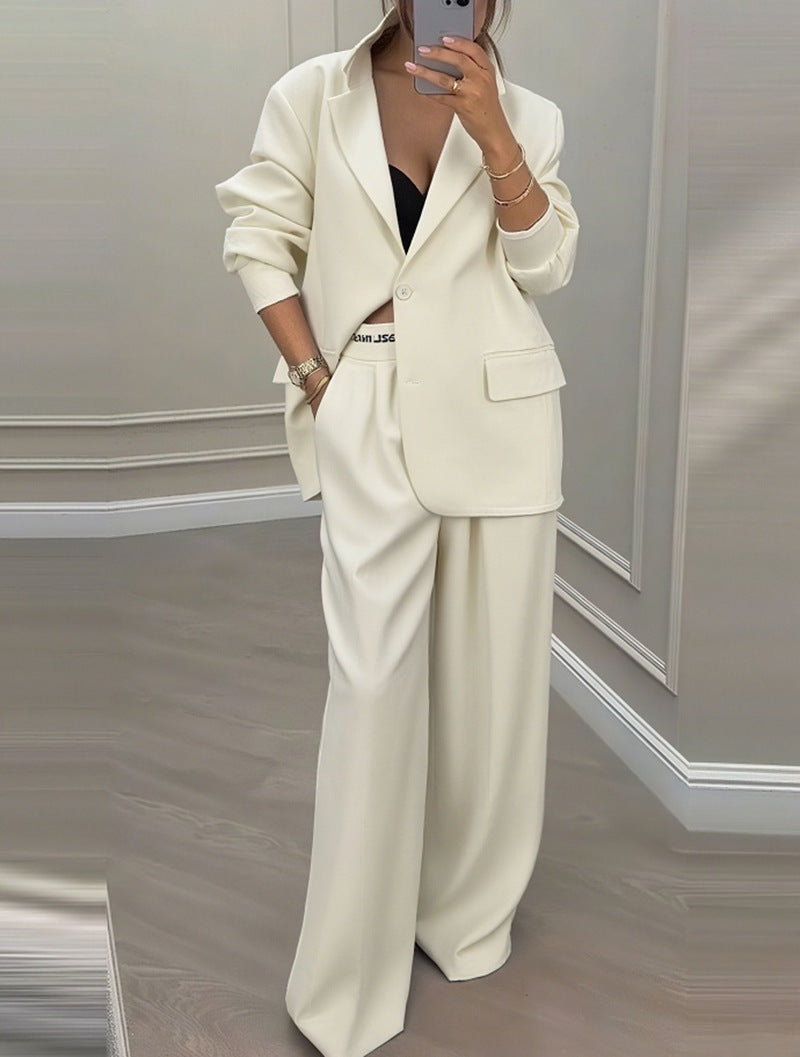 Ensemble blazer et pantalon élégant pour femmes avec coupe large et design moderne Chic & Stil