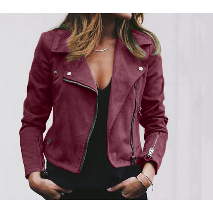 Veste de biker pour femmes avec une coupe moderne et un matériau extérieur lisse Chic & Stil